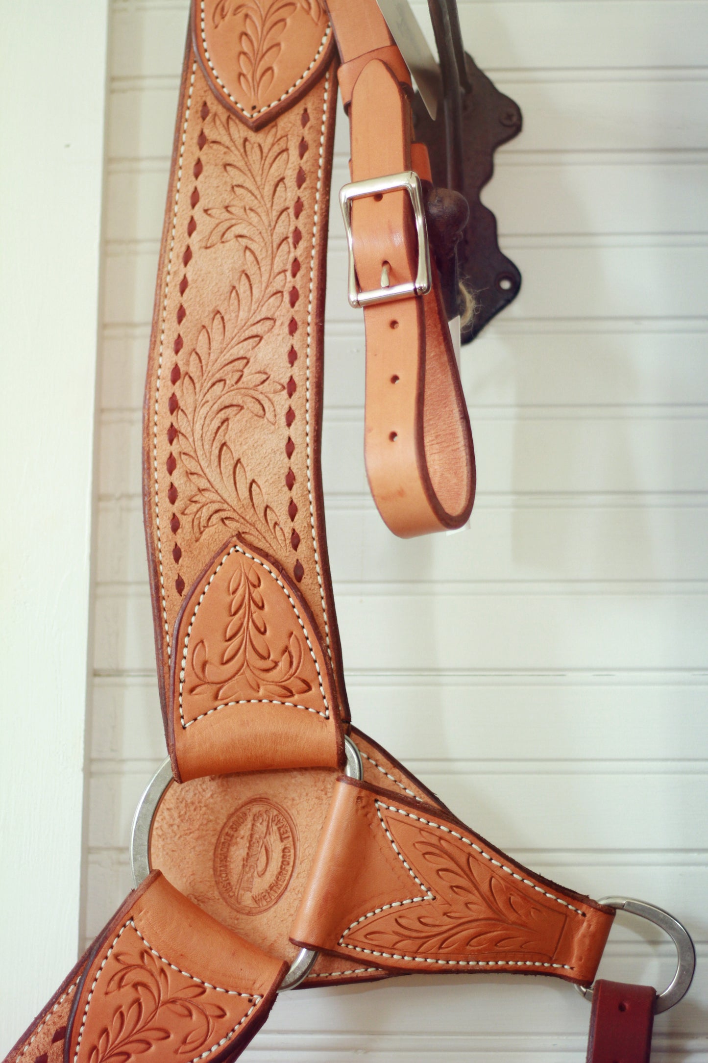 Roughout Breast Collar With Swivel Knife Design